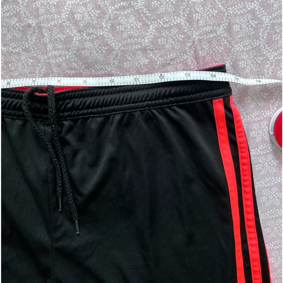 Adidas women’s shorts S - Picture 2 of 3